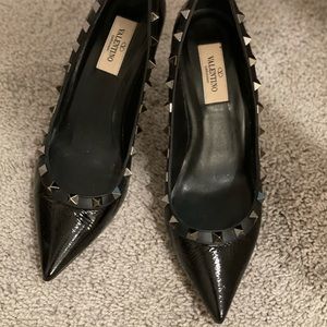 Valentino black rockstud heels 👠